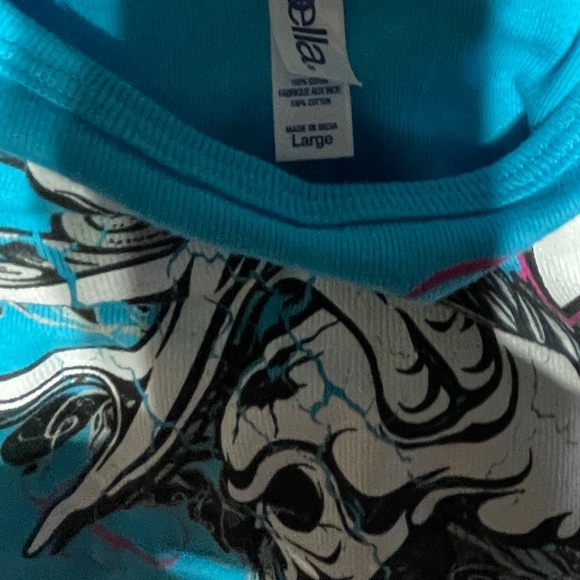 Woman’s Large Tank Top - Picture 2 of 3